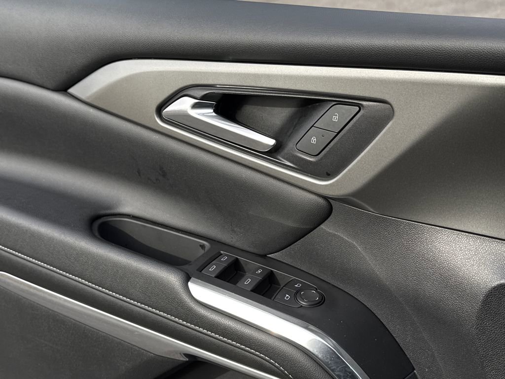 Used 2024 Chevrolet Traverse LT image 35