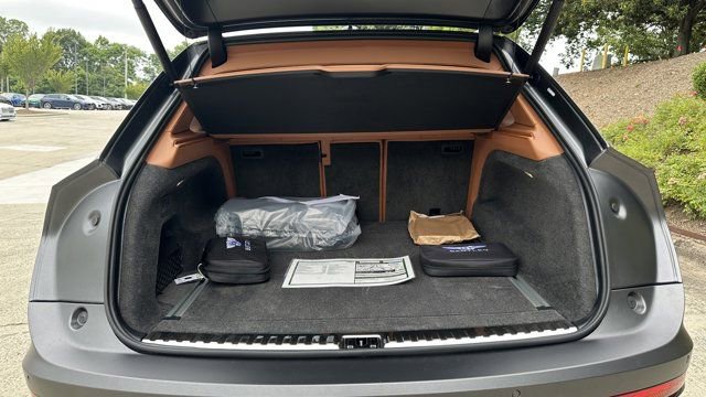 New 2025 Bentley Bentayga Plug-In Hybrid image 33