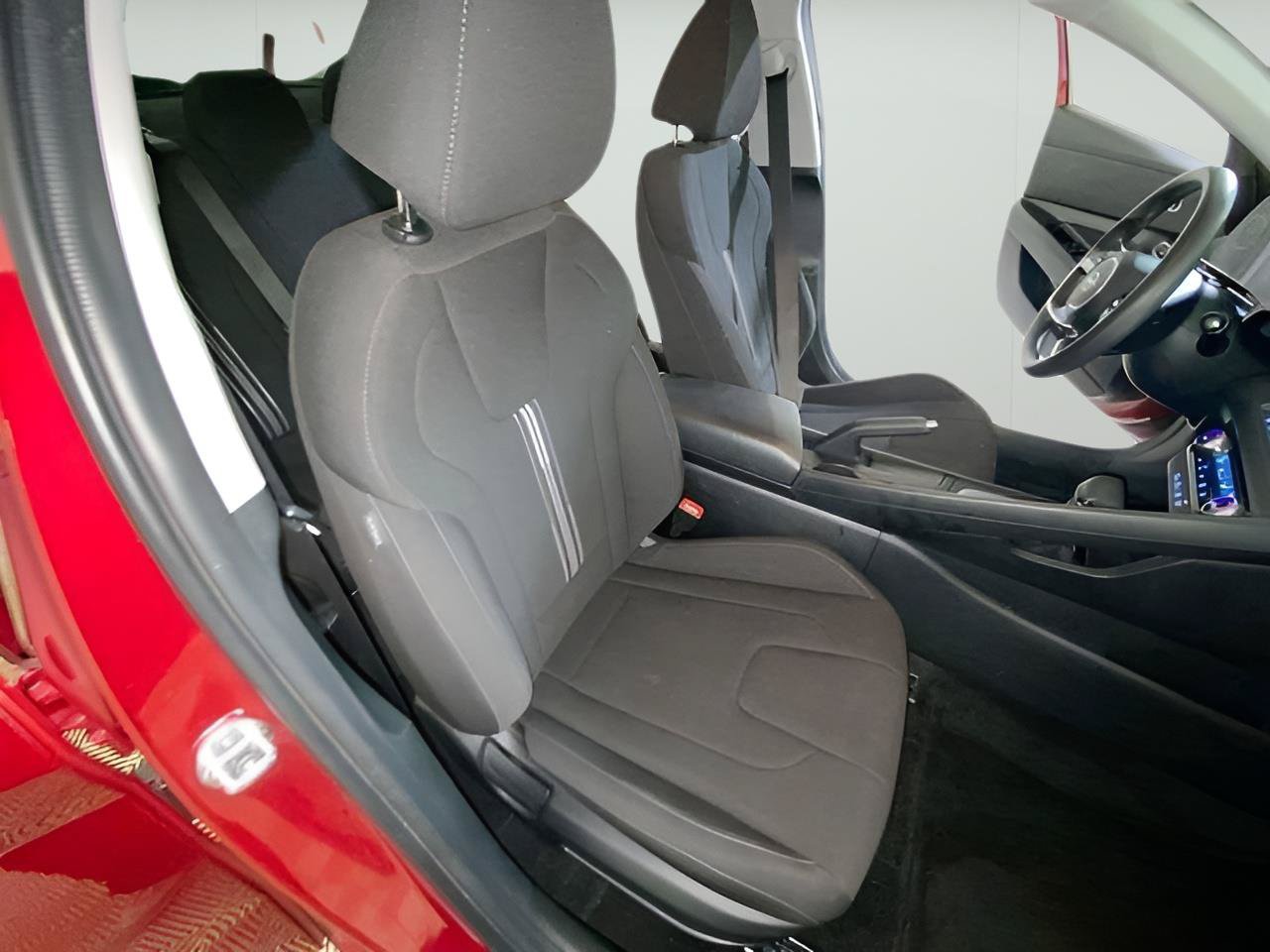 Used 2024 Hyundai Elantra SEL FWD image 15