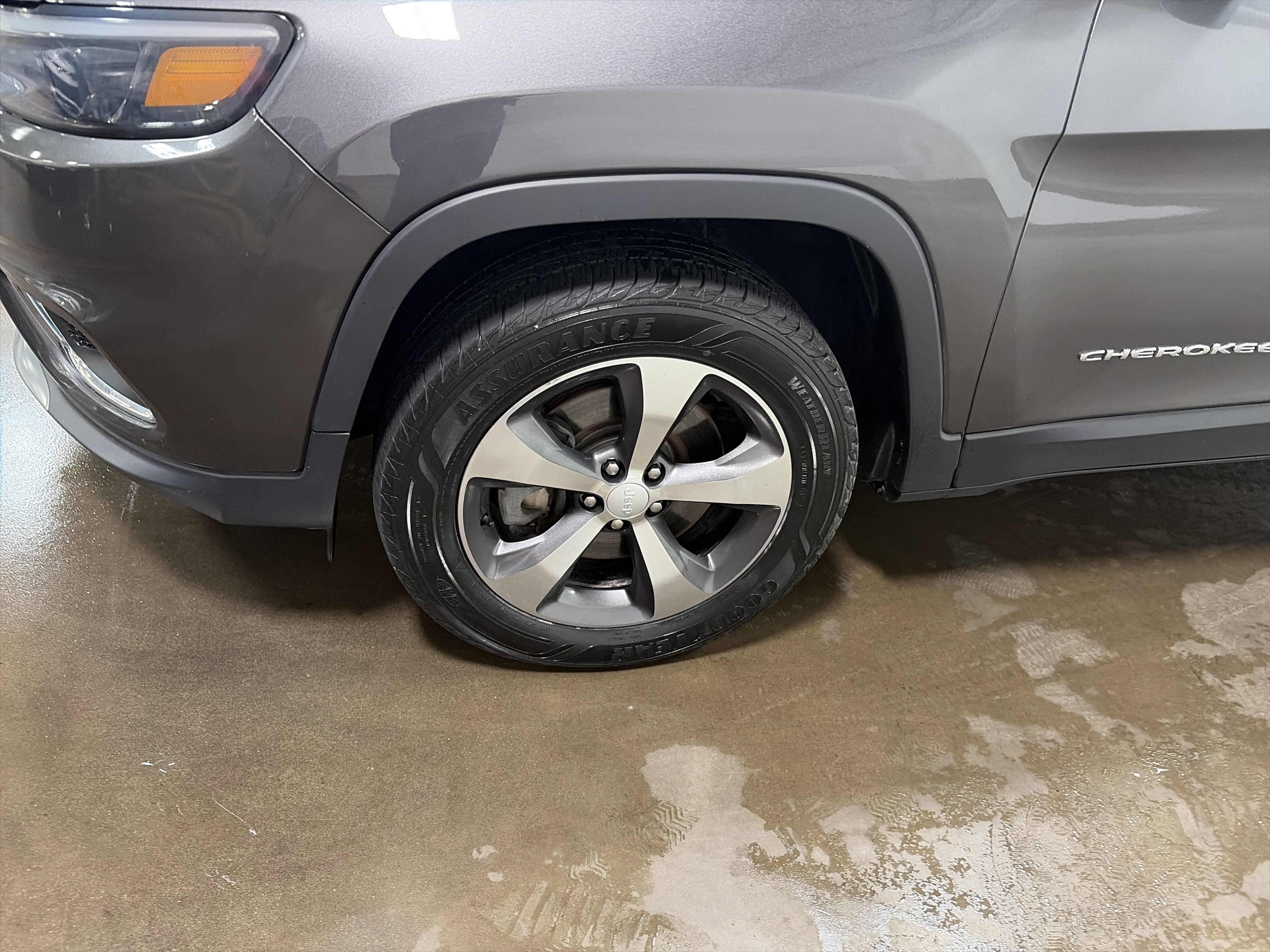 Used 2019 Jeep Cherokee Limited AWD/4WD image 9