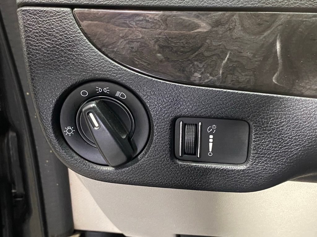 Used 2019 Dodge Grand Caravan SE FWD image 18