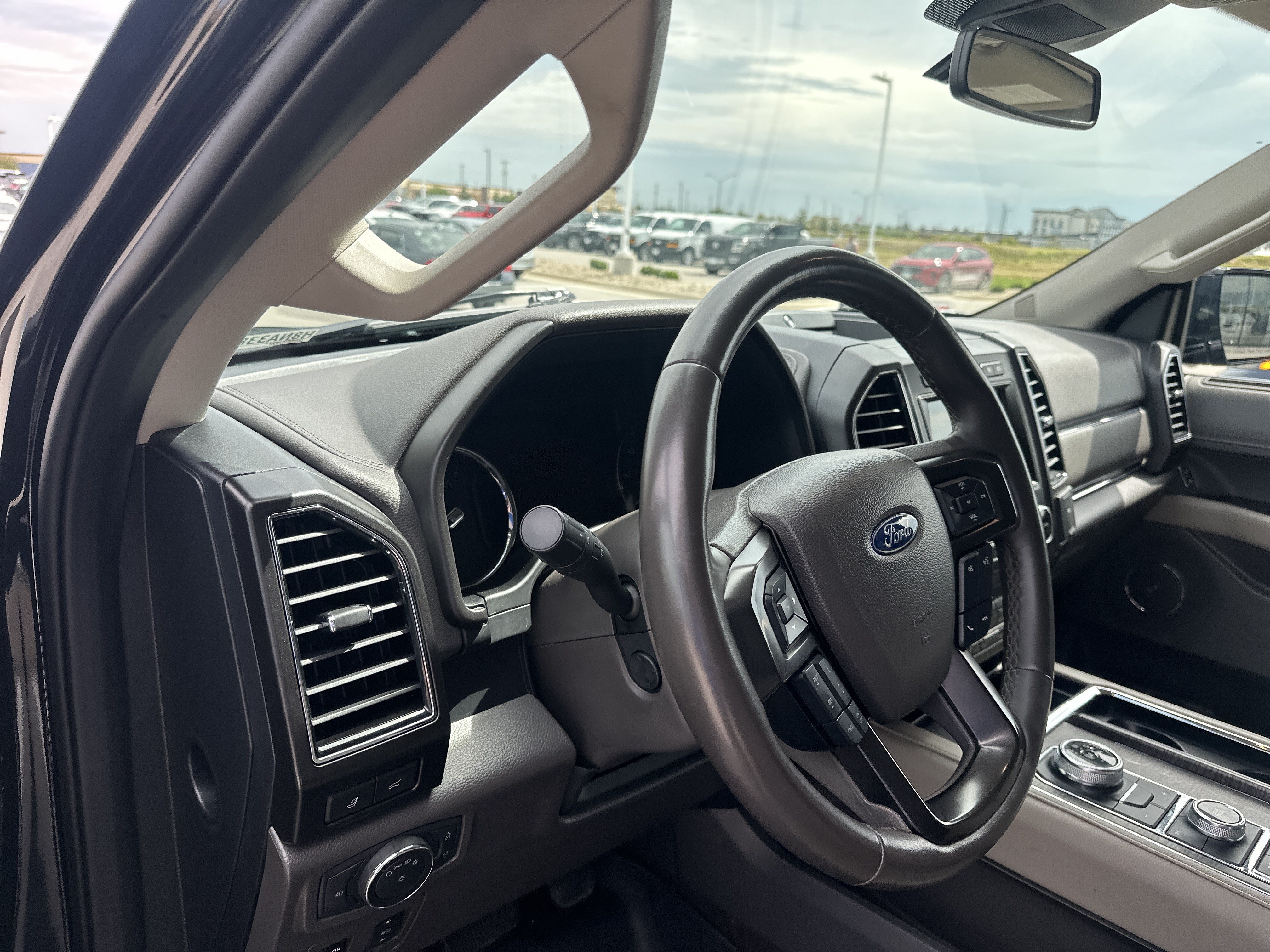 Used 2021 Ford Expedition Limited AWD/4WD image 11