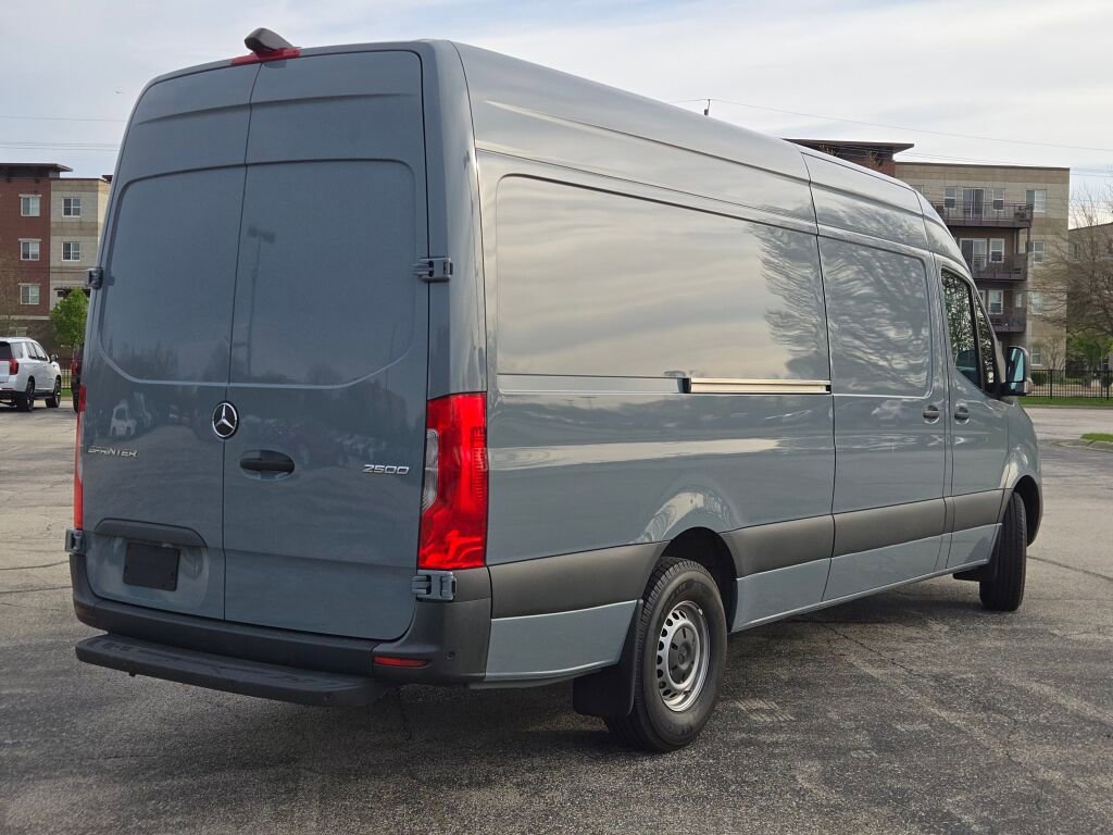 Used 2023 Mercedes-Benz Sprinter 2500 image 13