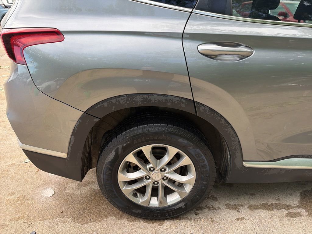 Used 2019 Hyundai Santa Fe SE AWD/4WD image 11