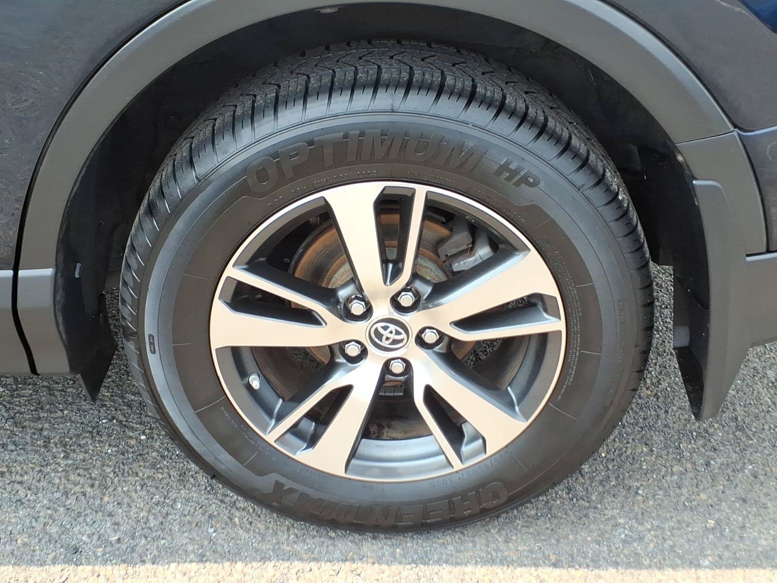 Used 2018 Toyota RAV4 XLE AWD/4WD image 7