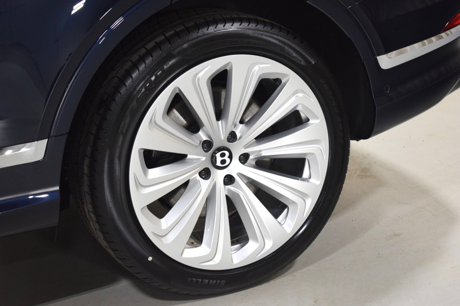 New 2026 Bentley Bentayga AWD/4WD image 18