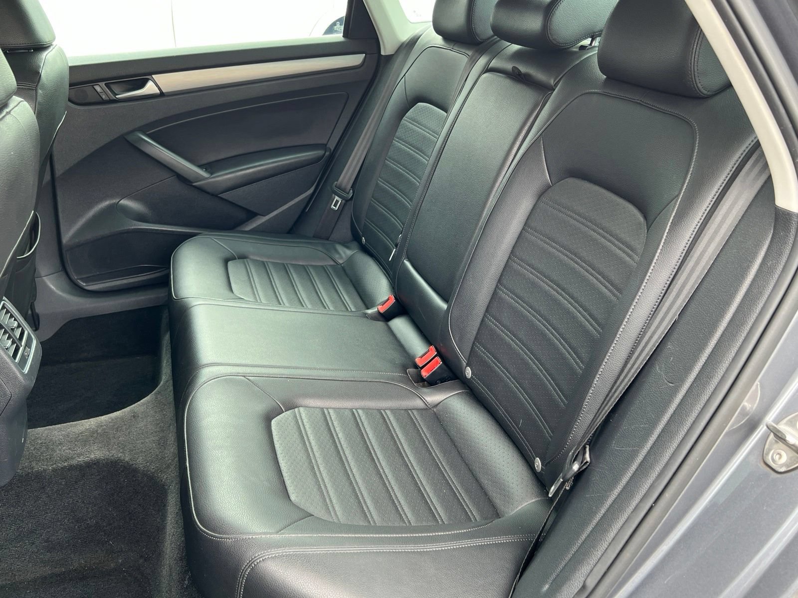 Used 2015 Volkswagen Passat 1.8T SE FWD image 19