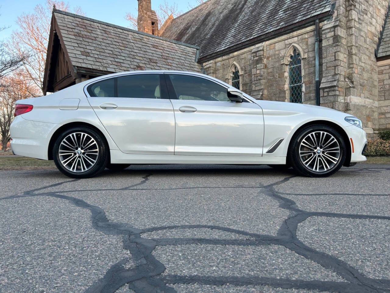 Used 2019 BMW 540i xDrive image 2