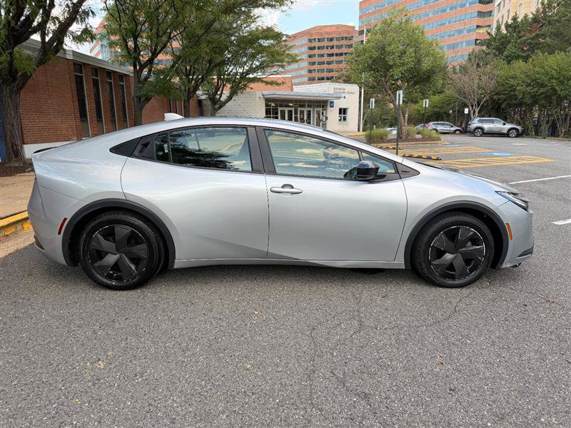 Used 2023 Toyota Prius LE FWD image 7