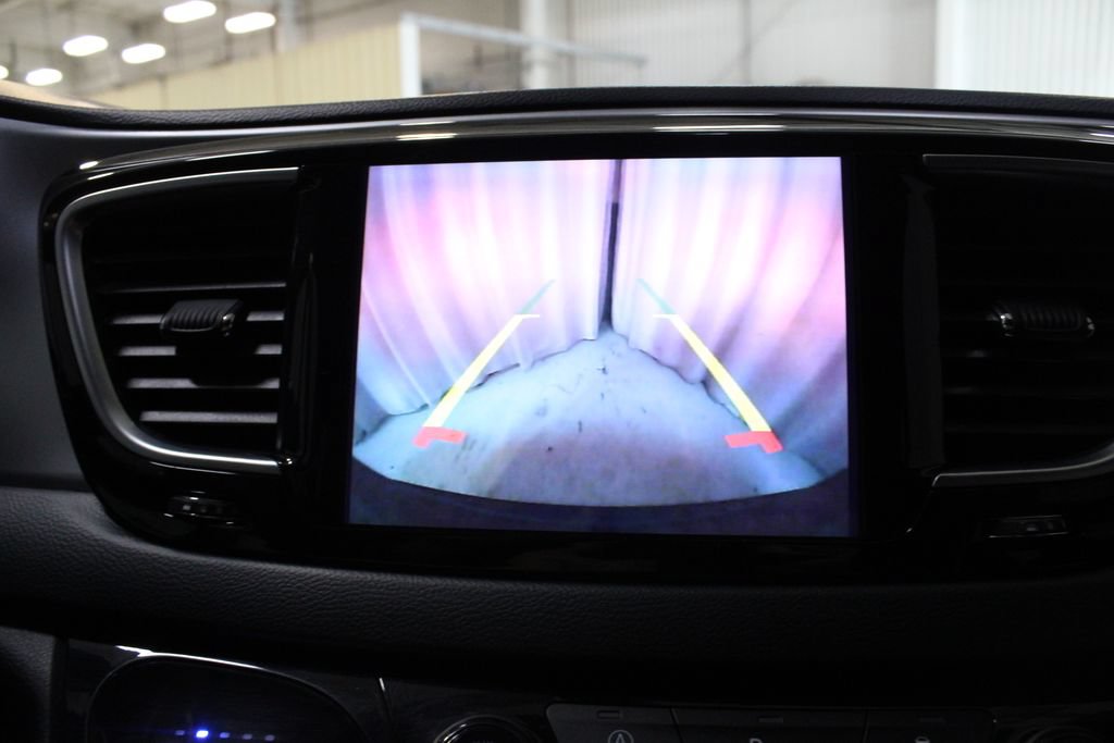 Used 2019 Chrysler Pacifica Touring-L Plus w/ S Appearance Package FWD image 4