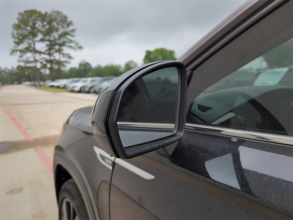 New 2024 Volkswagen Taos SEL image 9