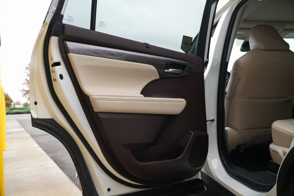 Used 2021 Toyota Highlander Platinum image 35