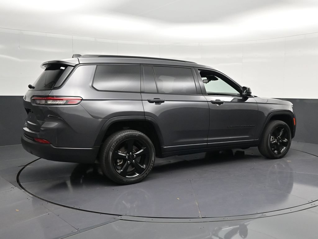 Used 2023 Jeep Grand Cherokee L Laredo RWD image 3