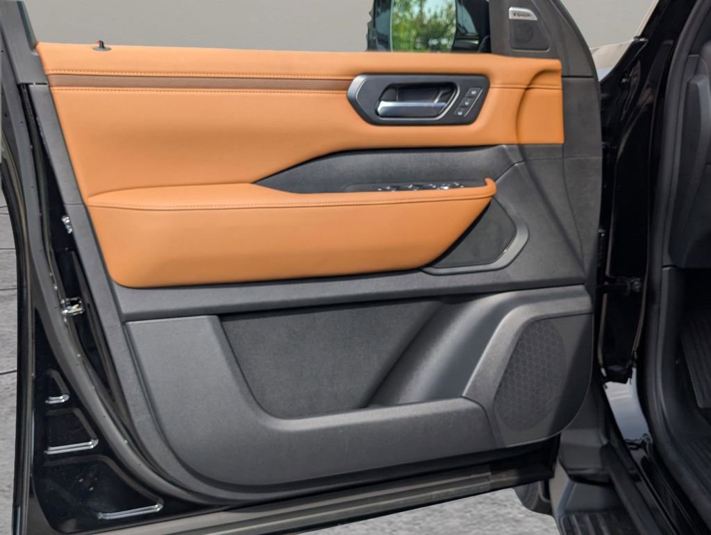 Used 2025 Nissan Armada SL w/ Captain's Chari Seat Package image 17