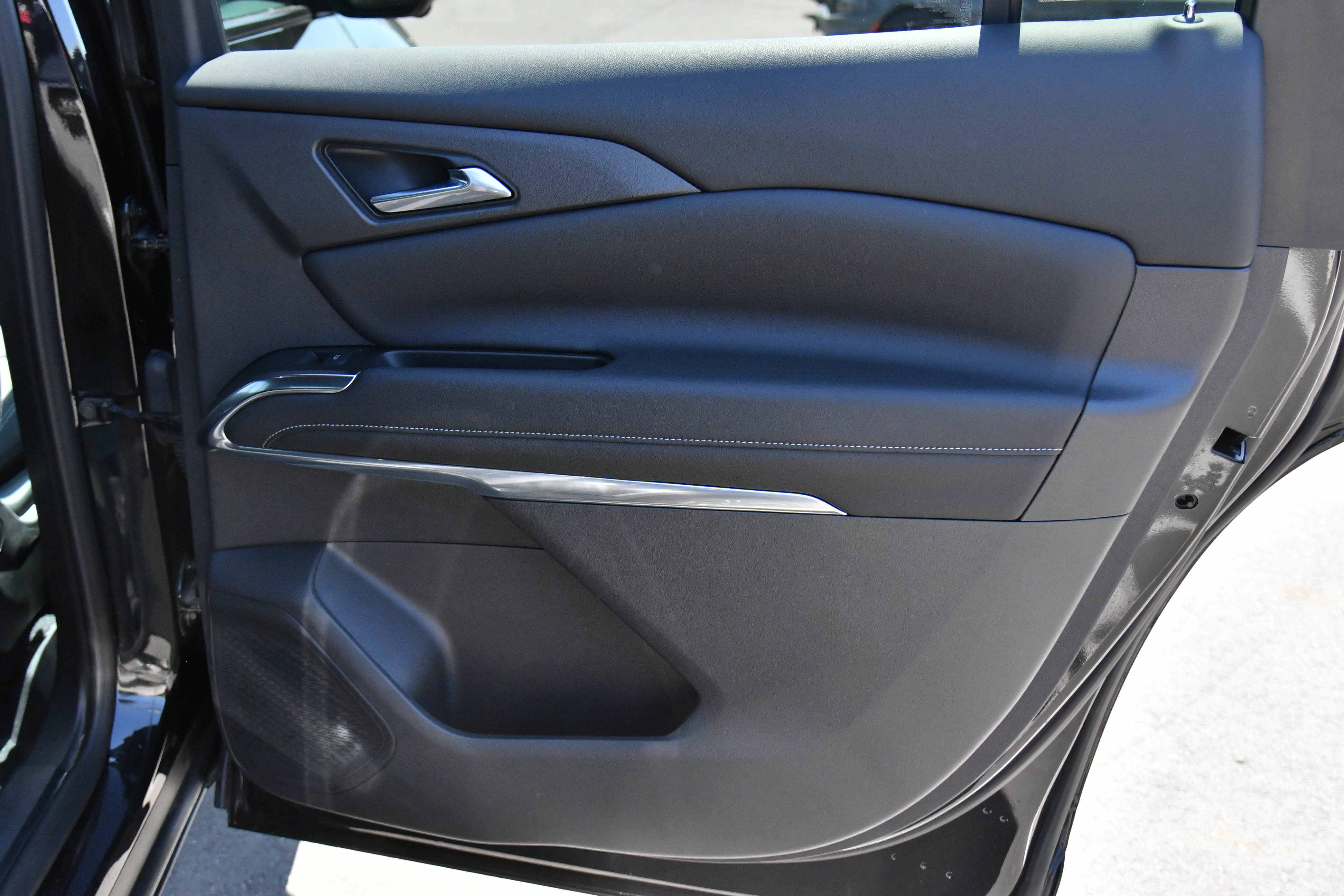 Used 2024 Chevrolet Traverse LT image 50