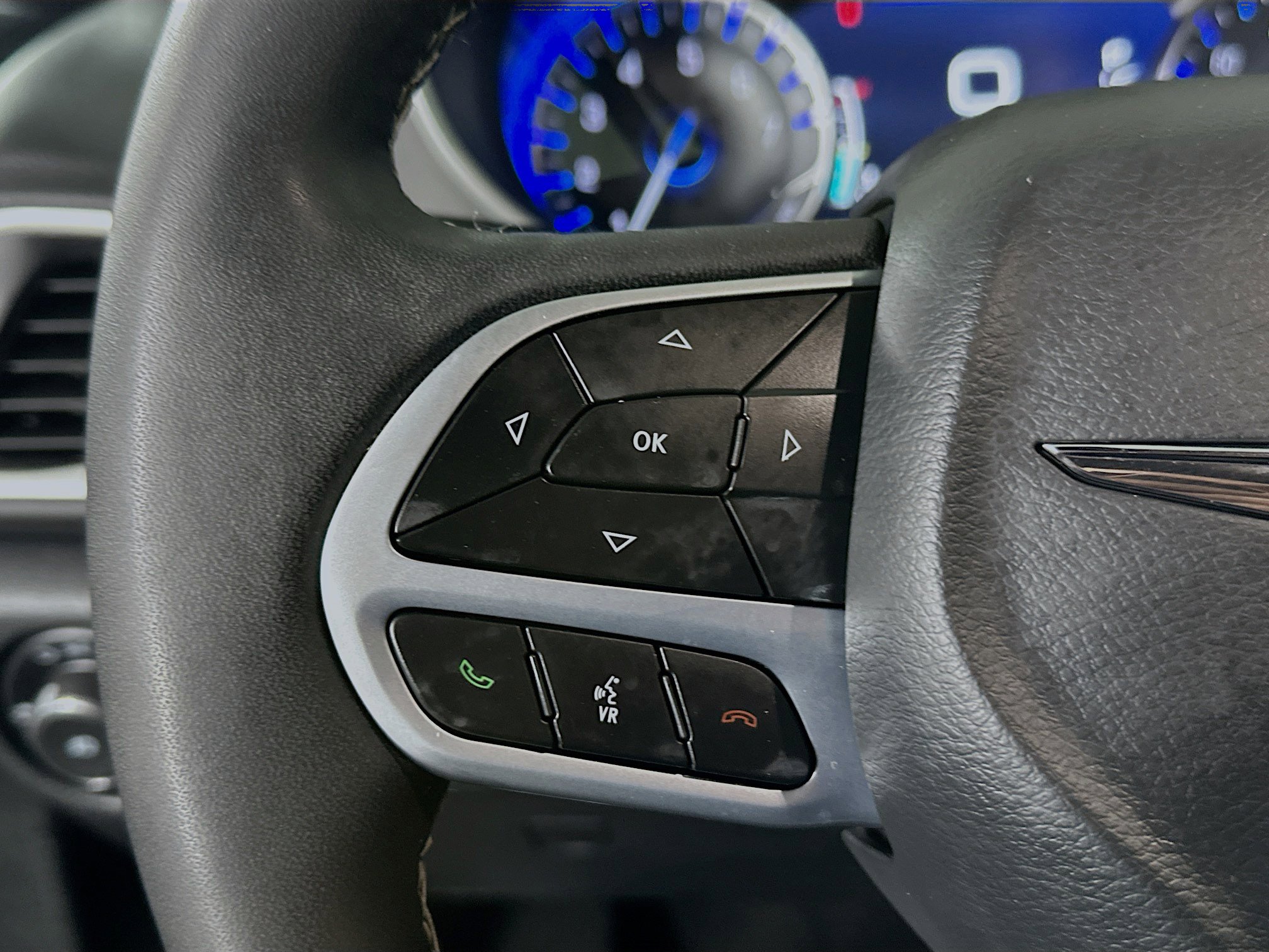 Used 2025 Chrysler Pacifica Select image 16