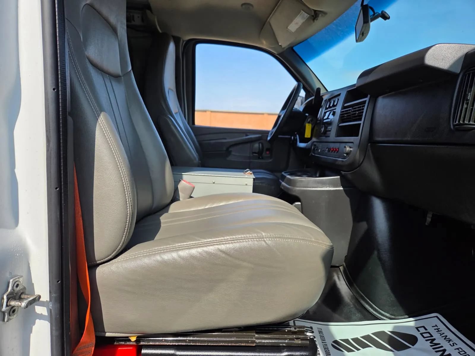 Used 2014 Chevrolet Express 2500 RWD image 11