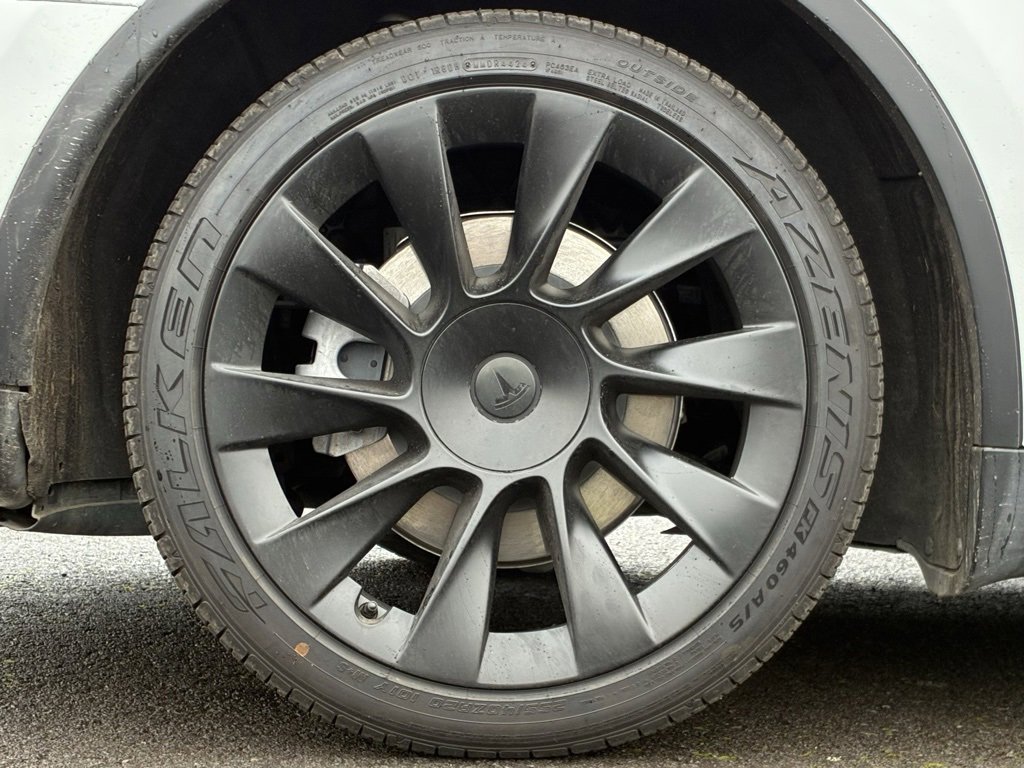 Used 2020 Tesla Model Y Long Range image 9