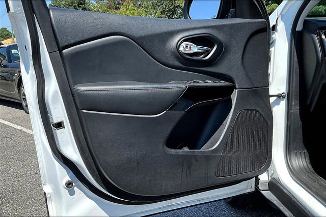 Used 2023 Jeep Cherokee Altitude Lux image 17