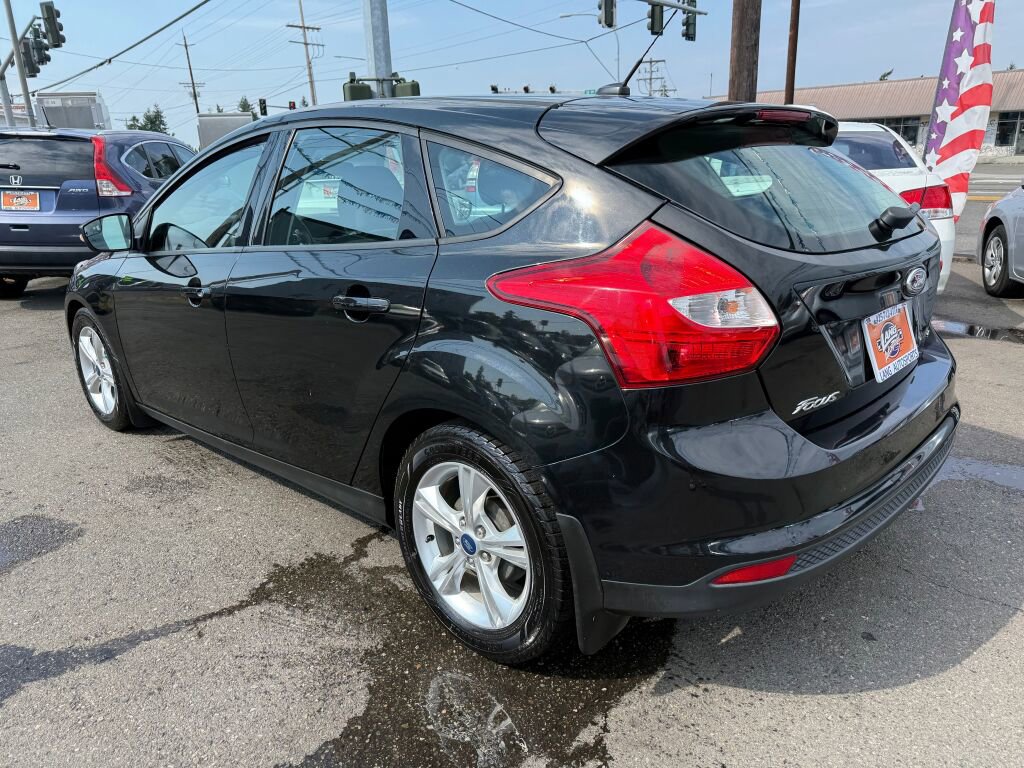 Used 2014 Ford Focus SE w/ SE Winter Package image 5