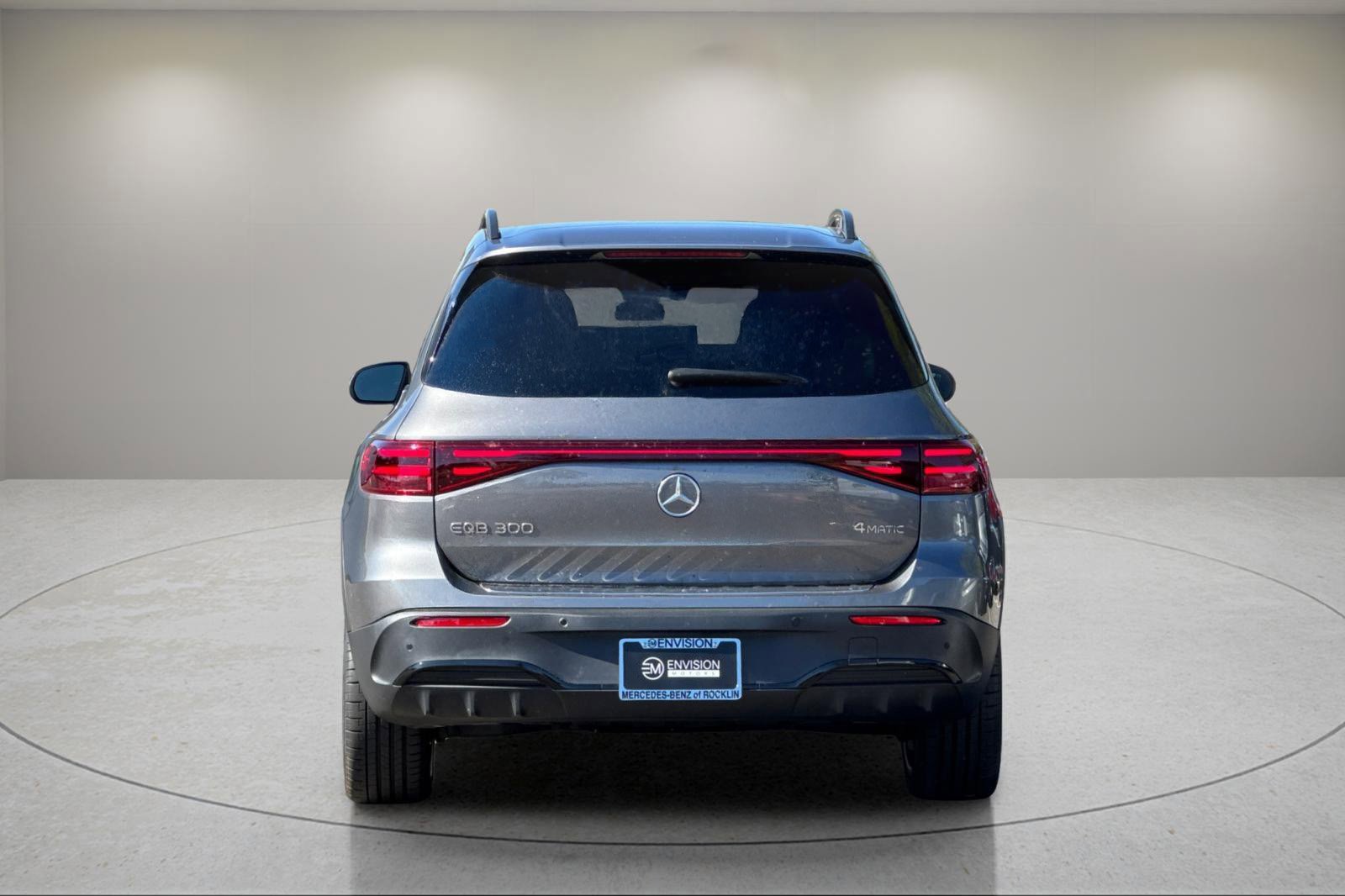 Used 2024 Mercedes-Benz EQB 300 4MATIC image 5