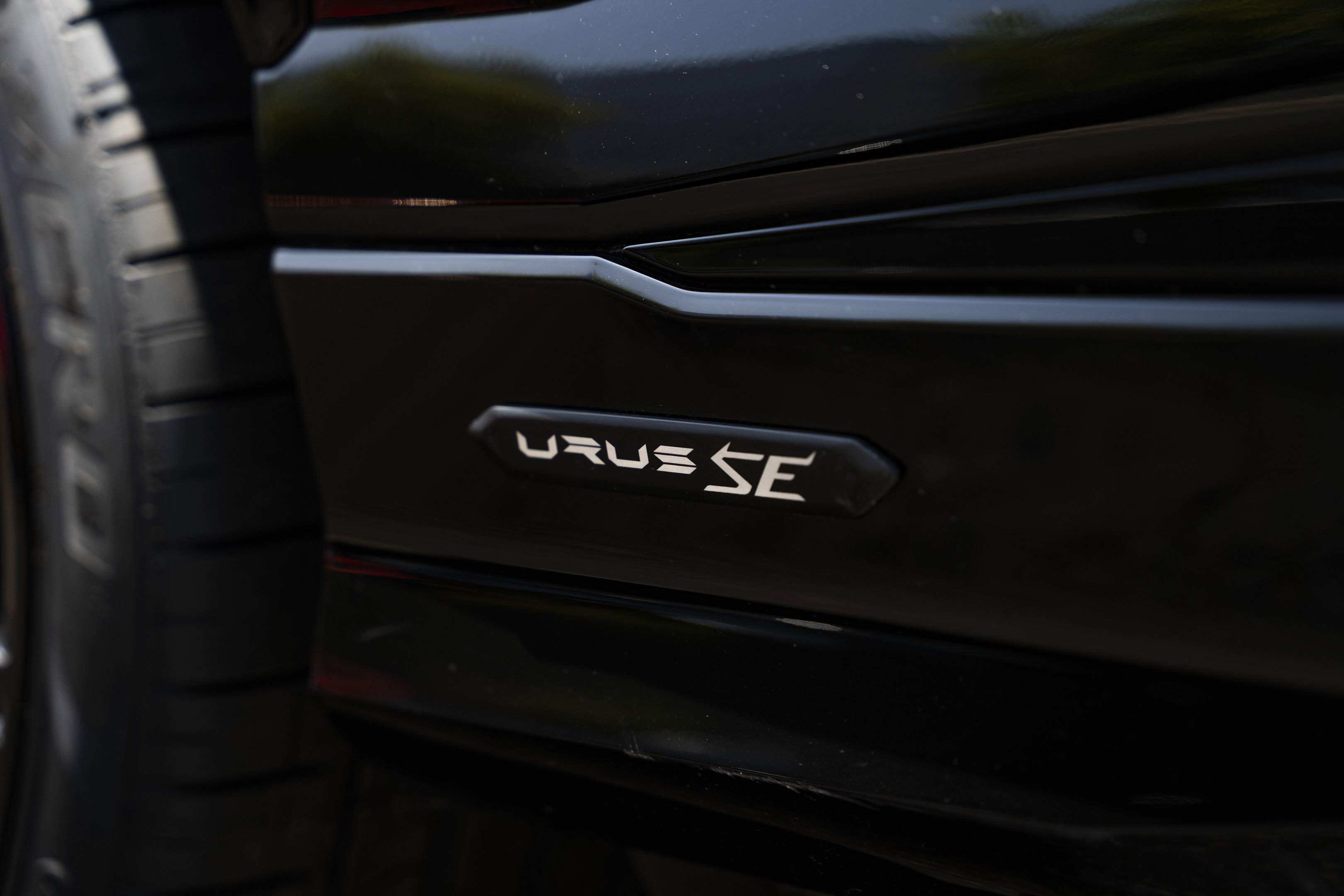 Used 2025 Lamborghini Urus SE AWD/4WD image 12