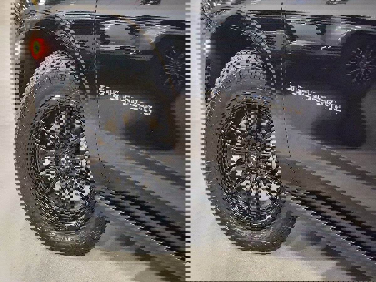 Used 2023 Chevrolet Suburban High Country image 23