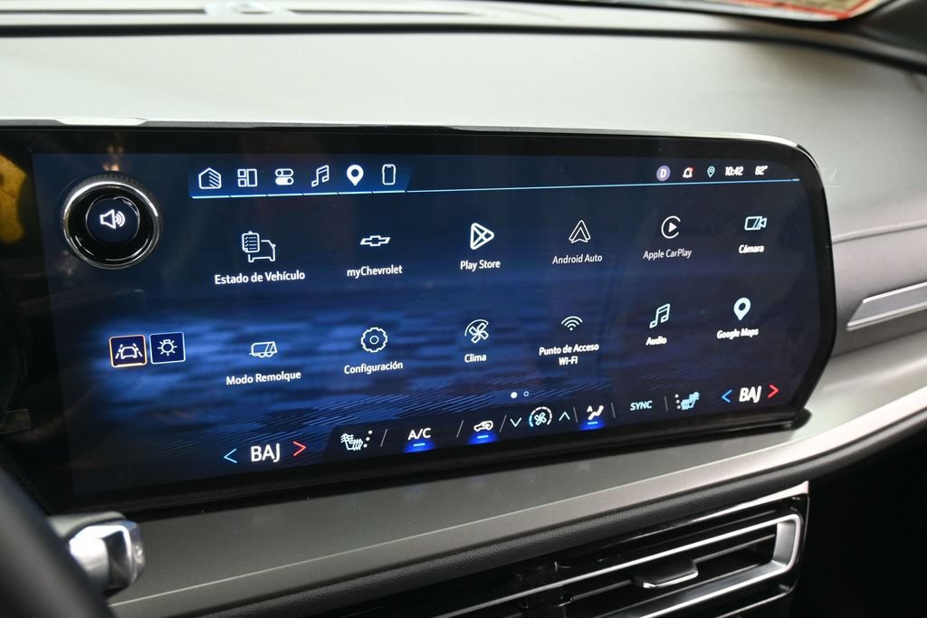 Used 2026 Chevrolet Traverse LT FWD image 19