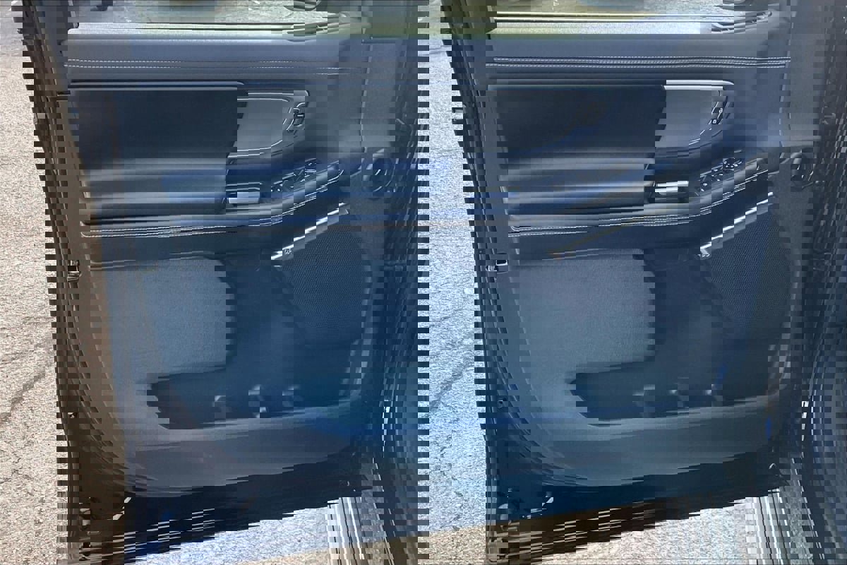 Used 2025 Ford Expedition Max Platinum image 19