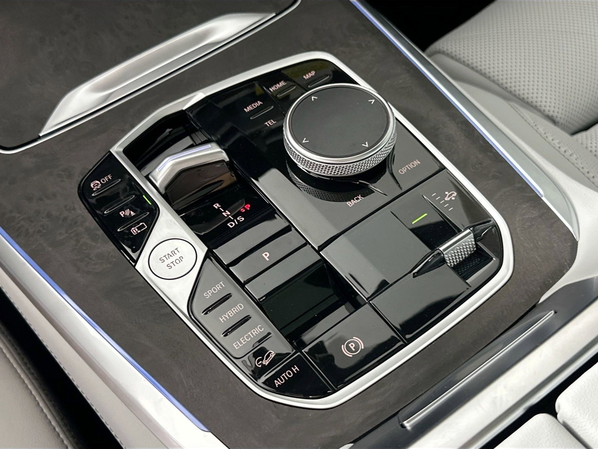 Certified 2025 BMW X5 xDrive50e image 9