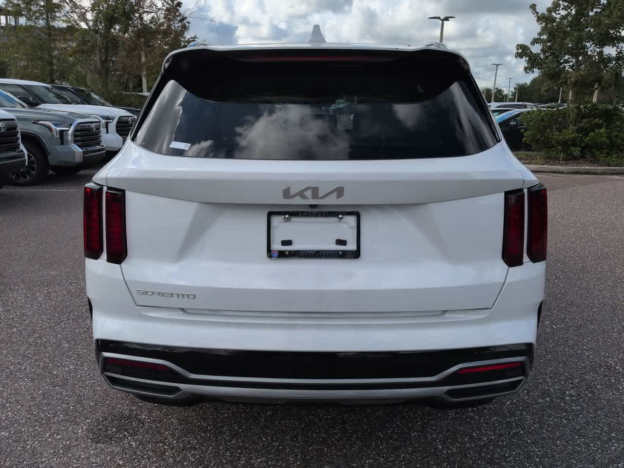 Used 2023 Kia Sorento S w/ Panoramic Sunroof Package FWD image 5
