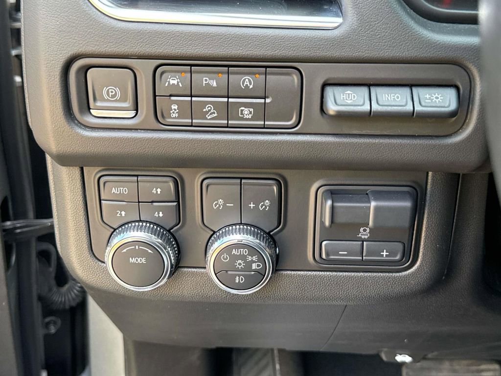 Used 2024 GMC Yukon AT4 w/ Technology Package AWD/4WD image 25