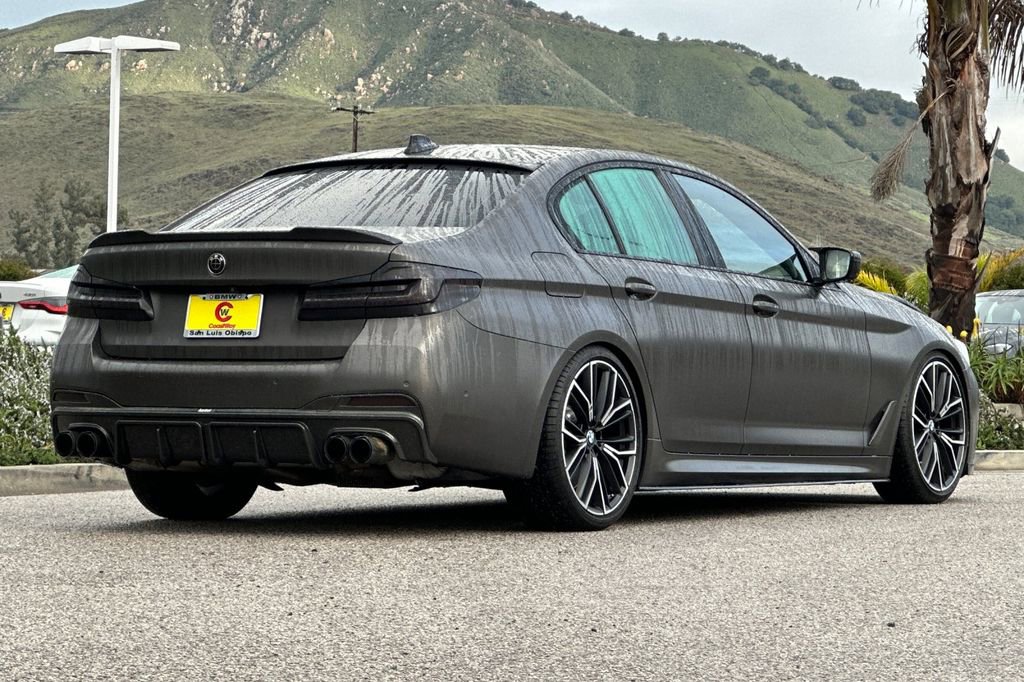 Used 2022 BMW M550i xDrive M550i xDrive w/ Dynamic Handling Package image 3