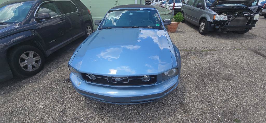 Used 2007 Ford Mustang Convertible RWD image 11