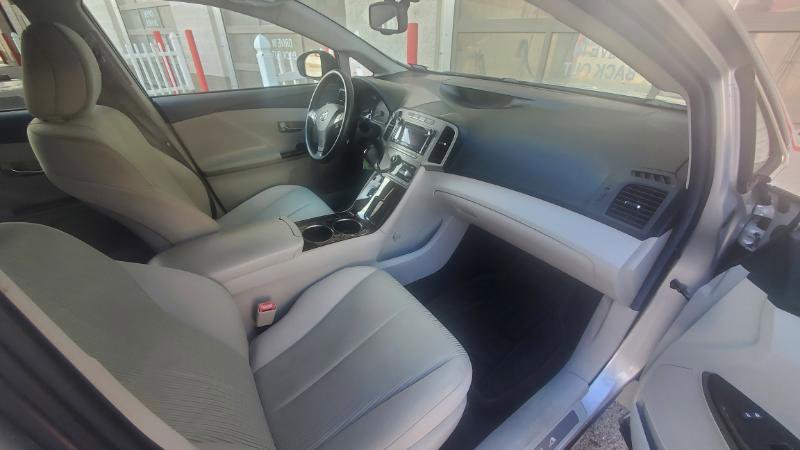 Used 2012 Toyota Venza LE image 32