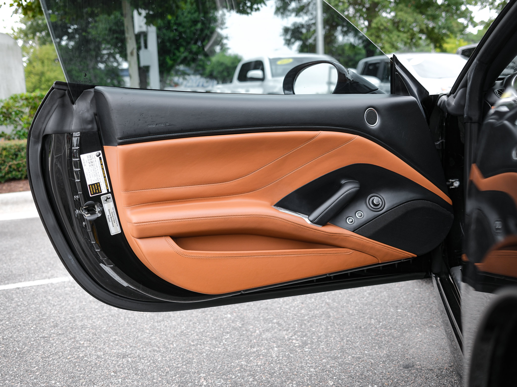 Used 2017 Ferrari California T RWD image 14
