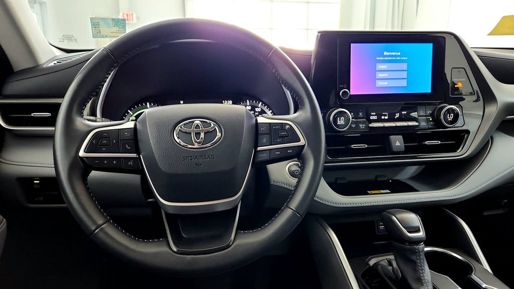 Certified 2025 Toyota Highlander XLE AWD/4WD image 18