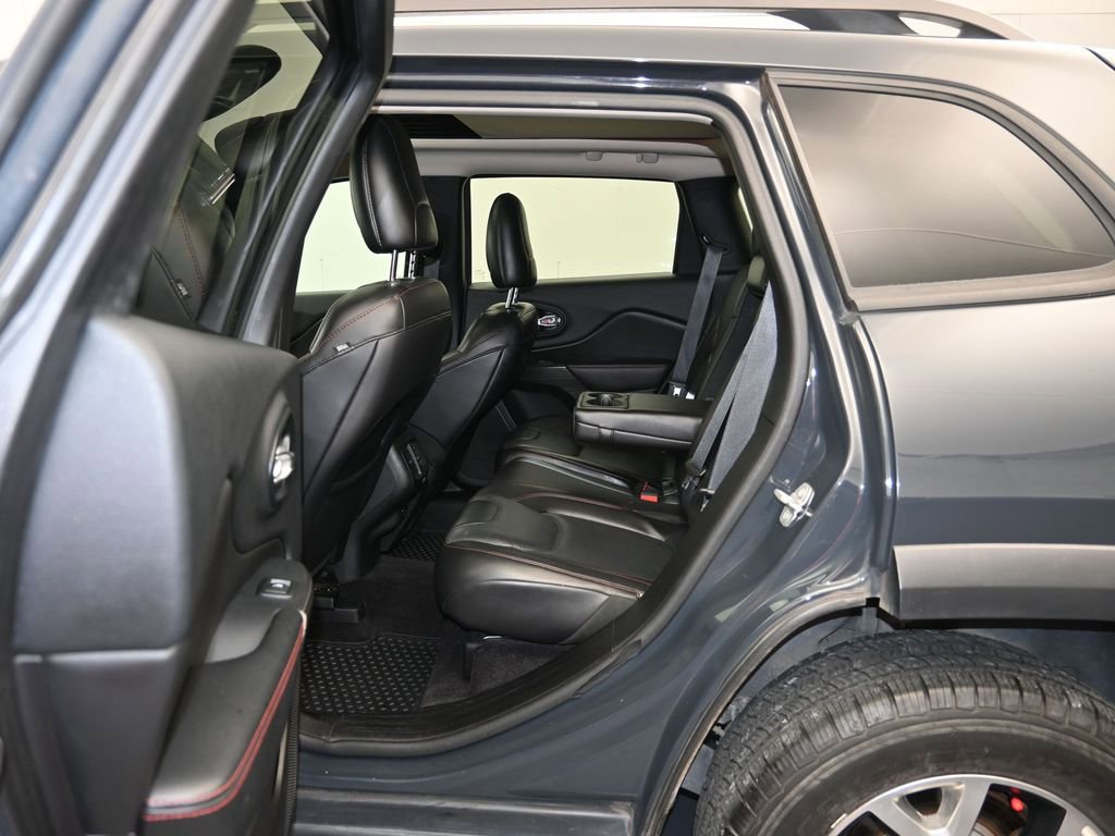 Used 2016 Jeep Cherokee Trailhawk w/ Comfort/Convenience Group image 24