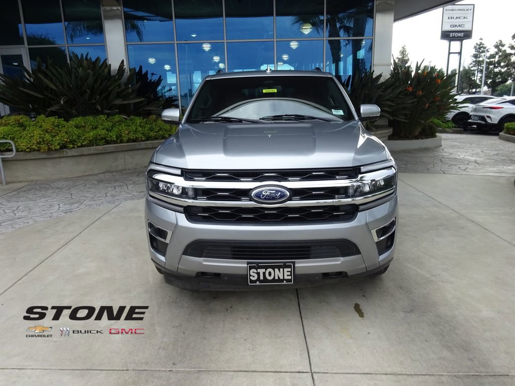 Used 2022 Ford Expedition Limited AWD/4WD image 2