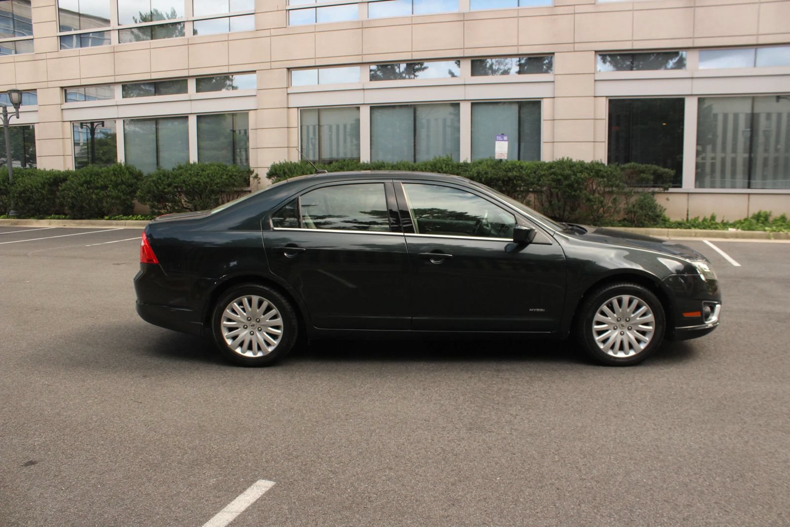 Used 2010 Ford Fusion Hybrid FWD image 6