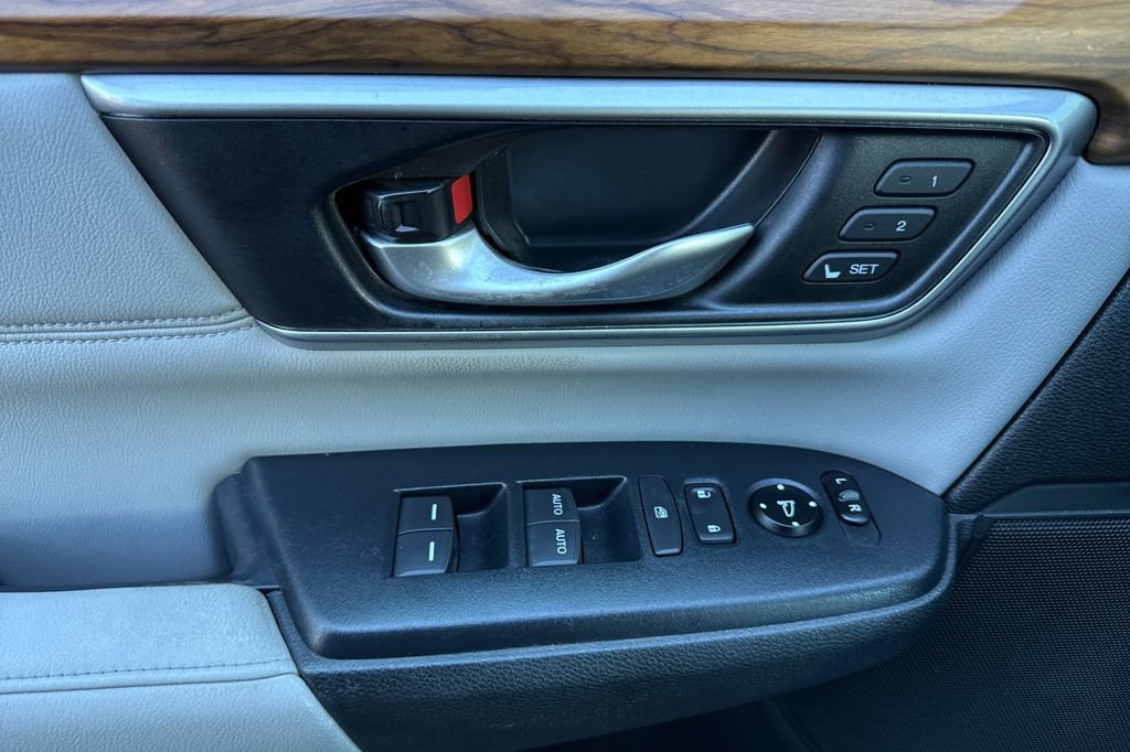 Used 2017 Honda CR-V Touring image 5