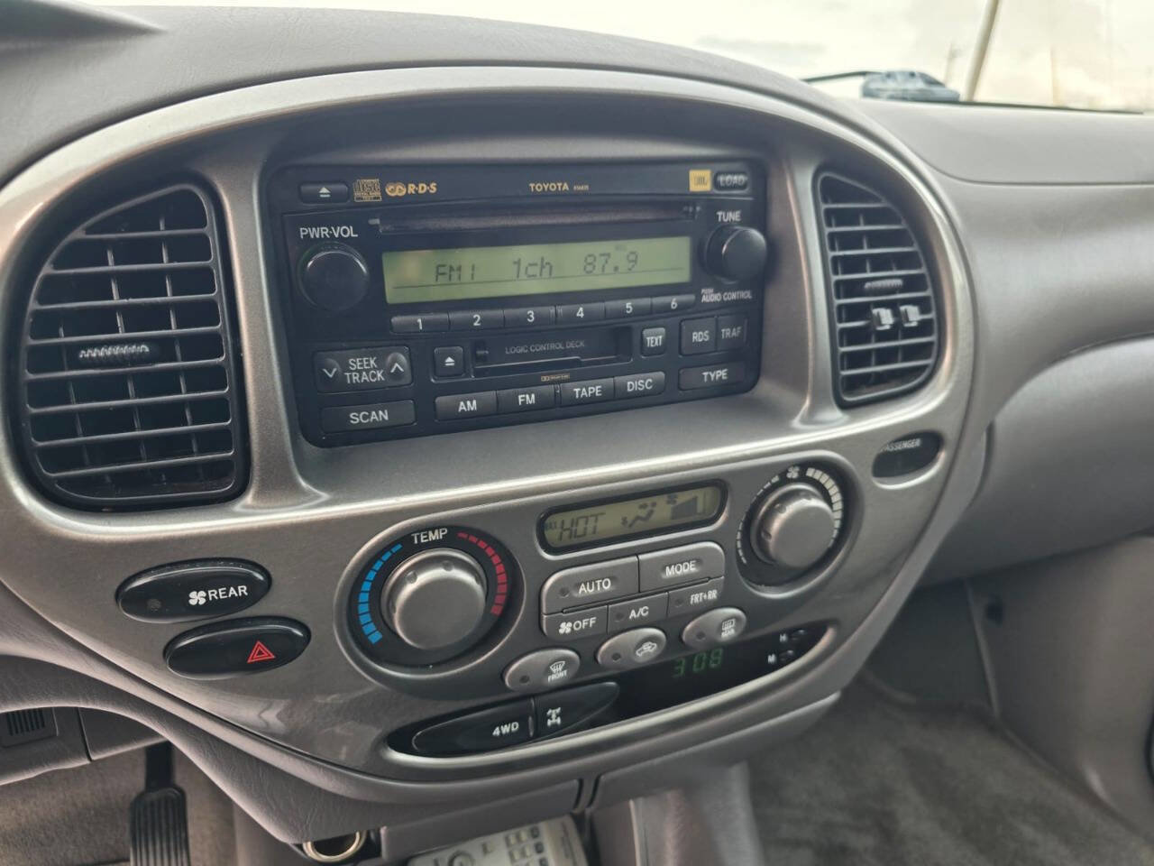 Used 2004 Toyota Sequoia Limited image 42