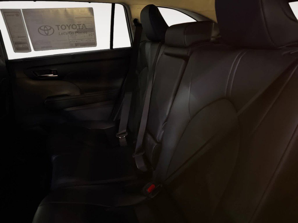 New 2026 Toyota Highlander XLE image 13