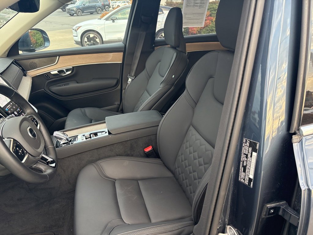Certified 2025 Volvo XC90 B6 Plus image 18