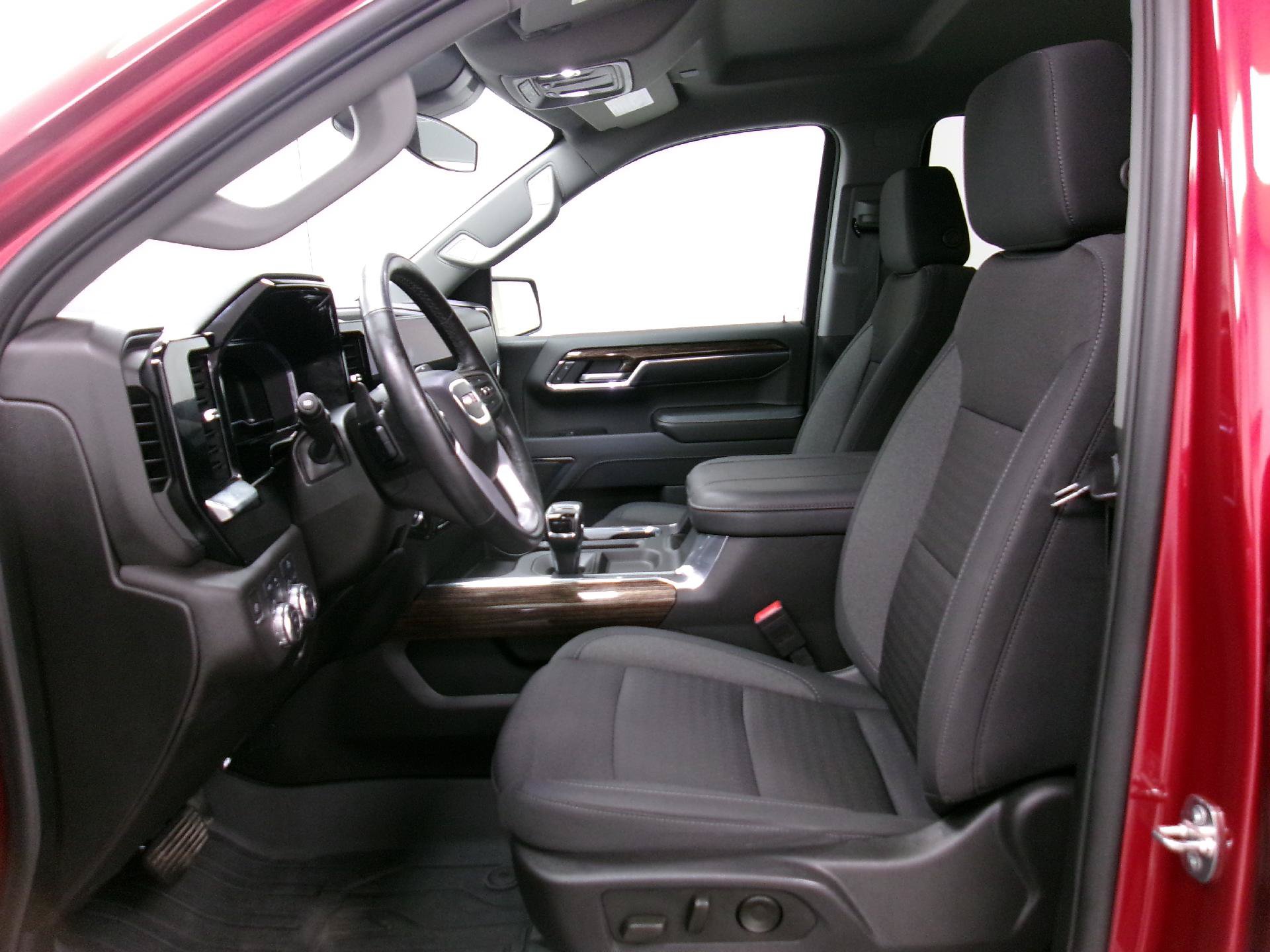 Used 2024 GMC Sierra 1500 Elevation w/ LPO, Elevation Black Package AWD/4WD image 8