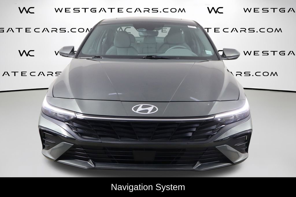 Used 2025 Hyundai Elantra SEL FWD image 2