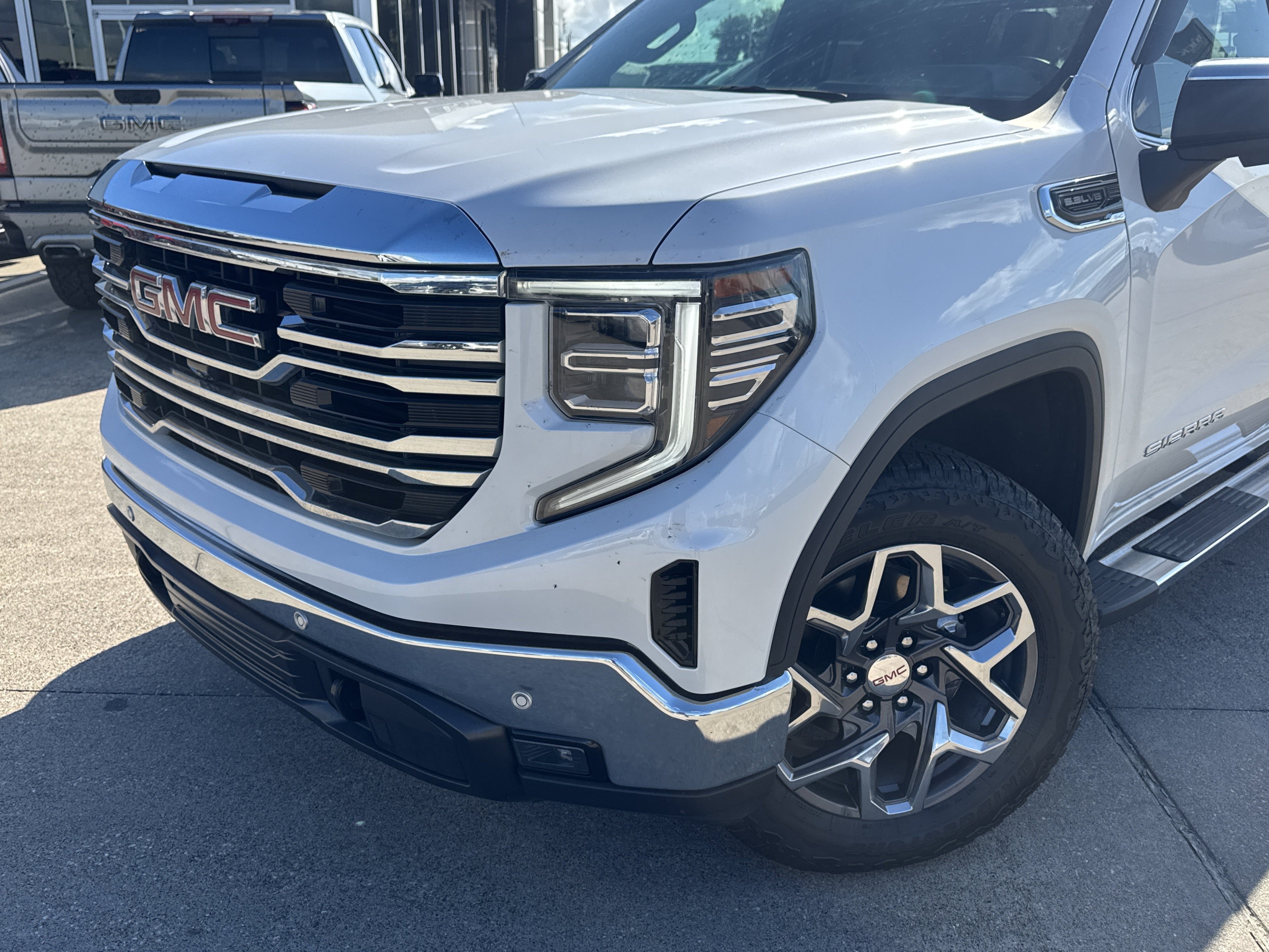 Used 2025 GMC Sierra 1500 SLT w/ SLT Premium Plus Package AWD/4WD image 2