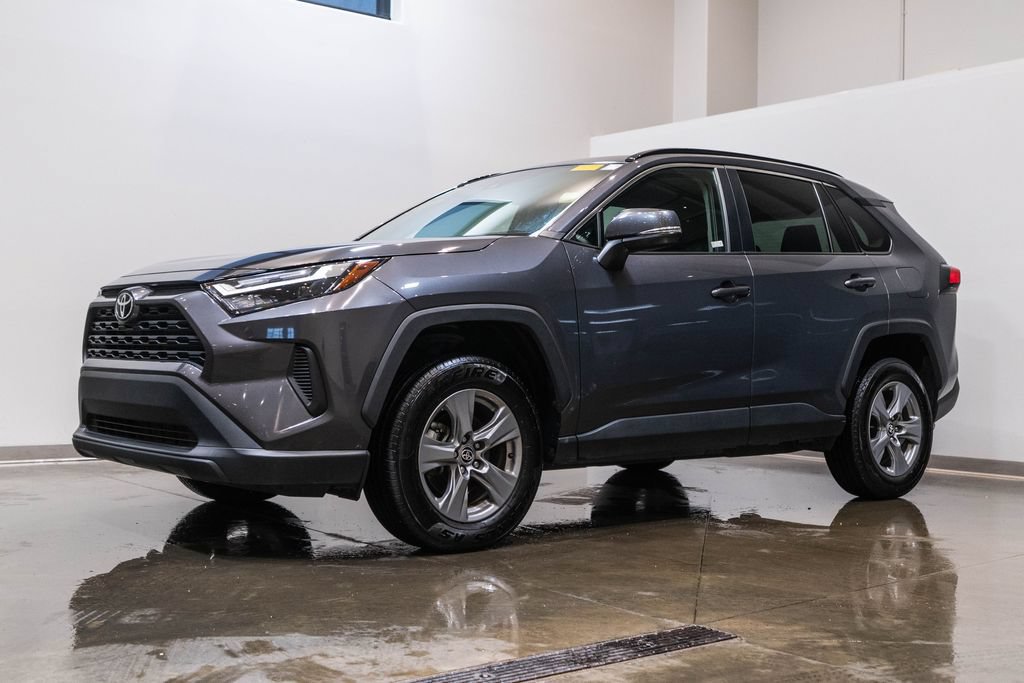 Used 2024 Toyota RAV4 XLE AWD/4WD image 3