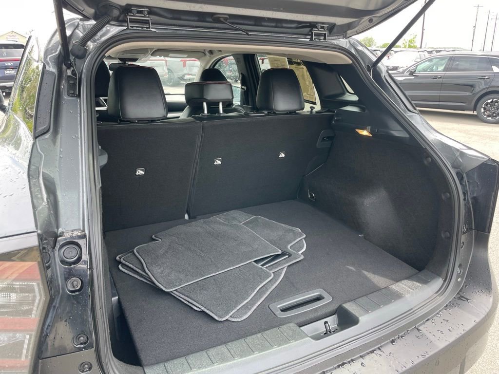 Used 2025 Nissan Kicks SR FWD image 30