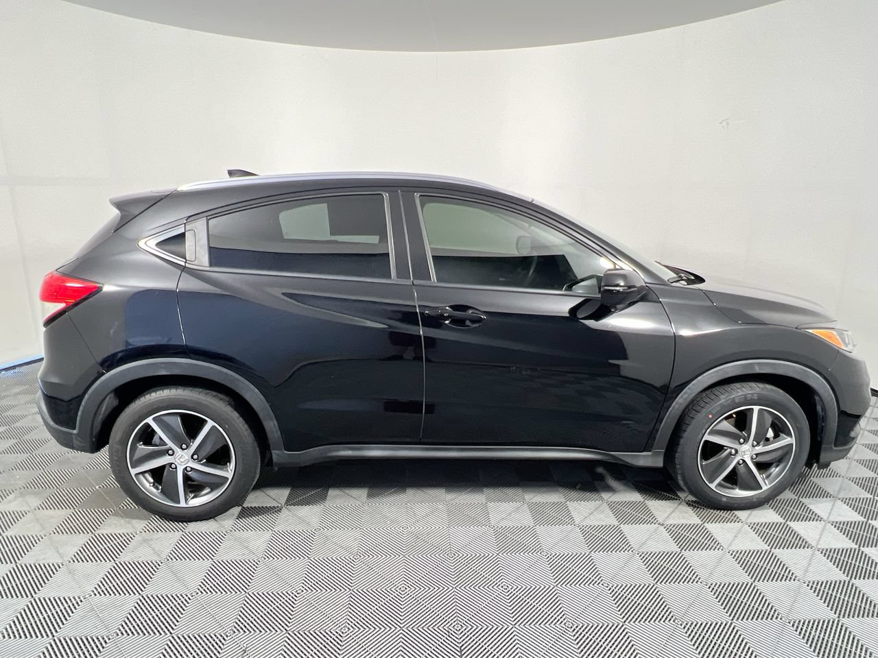 Used 2022 Honda HR-V EX image 2